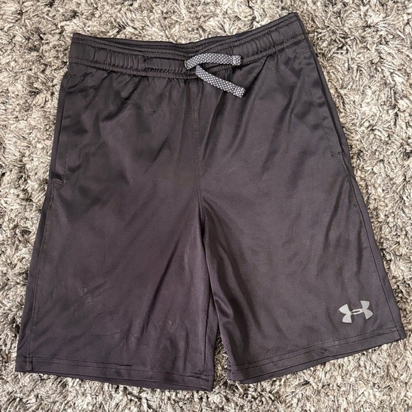 Under Armour Shorts with pockets Youth size Medium - Picture 7 of 7